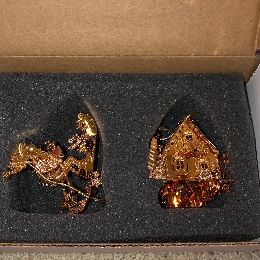 SKD and GBH gold ornament set